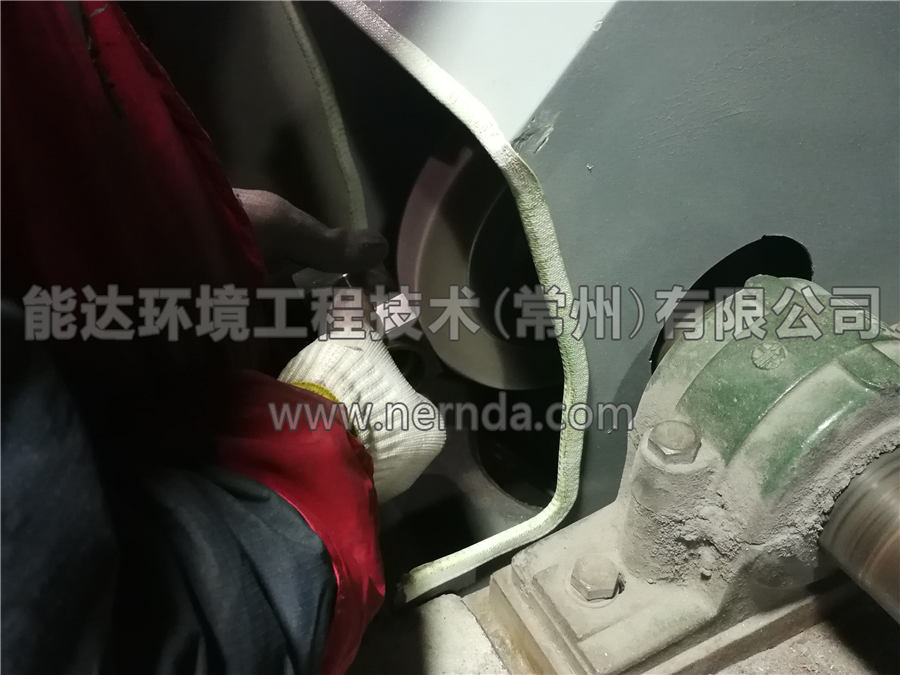  使用了我公司設計生產(chǎn)的濾筒除塵系統(tǒng)一段時間后，工人的工作環(huán)境得到了大大的改善